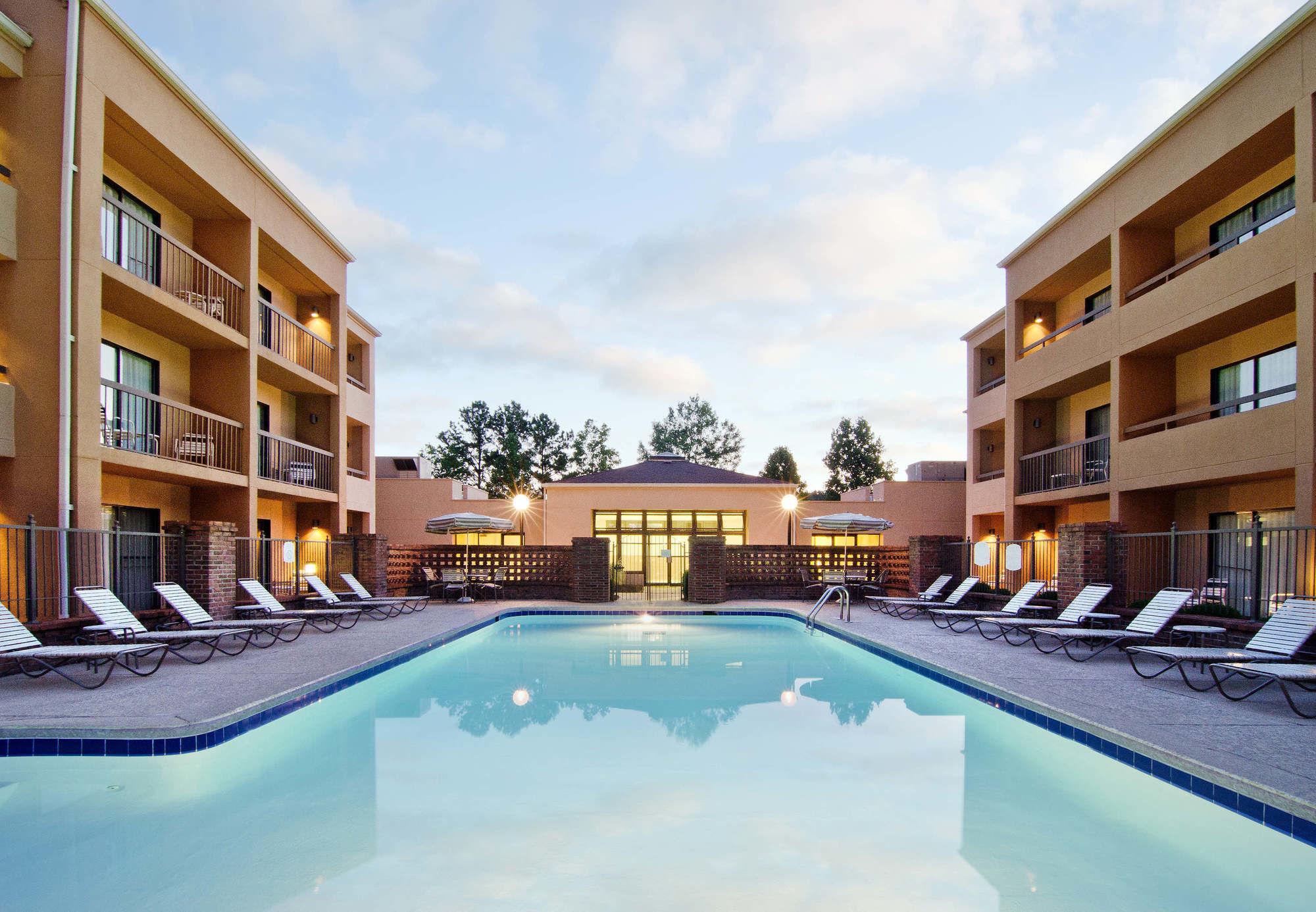 Courtyard By Marriott Huntsville University Drive Exterior photo