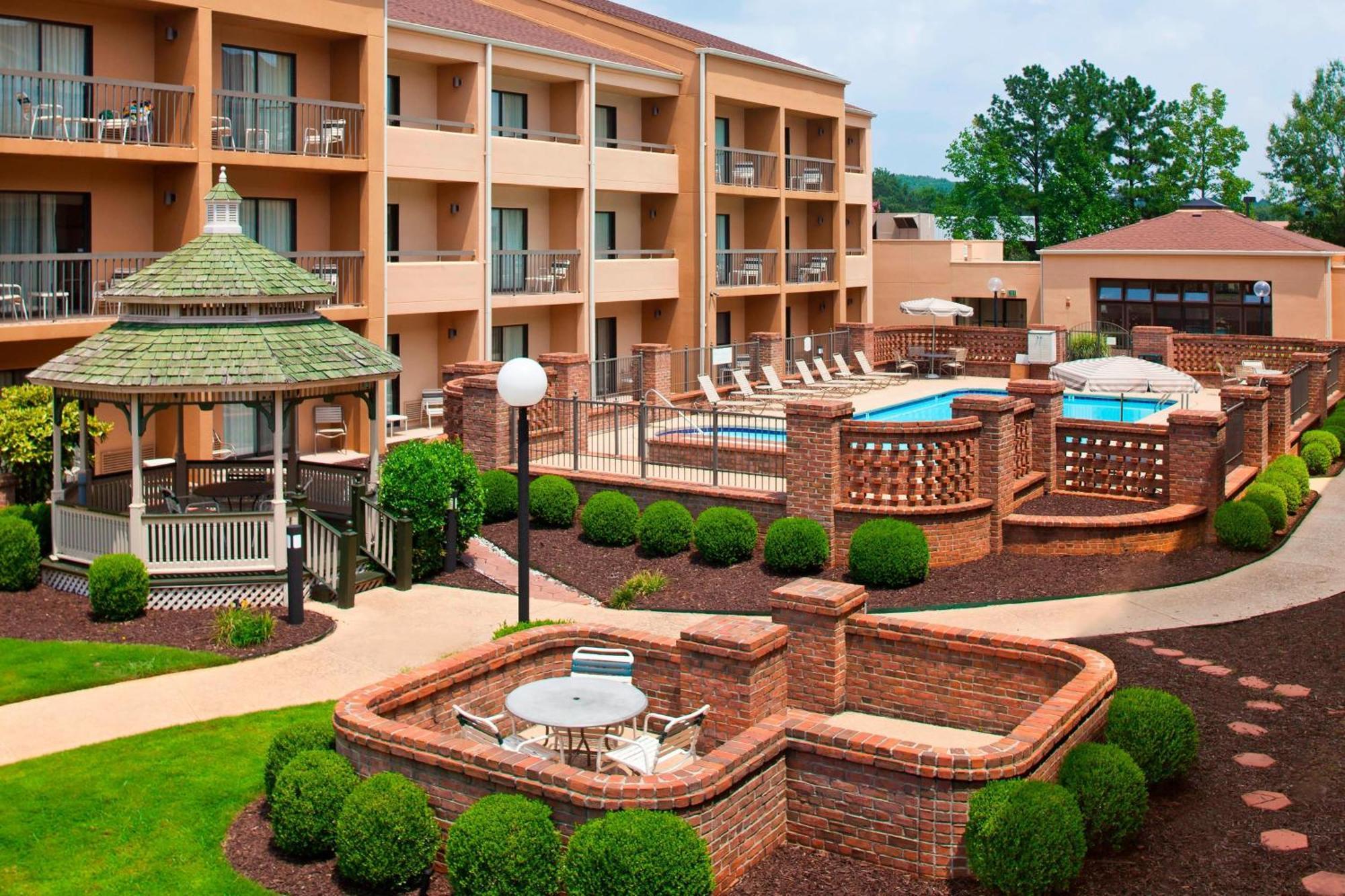 Courtyard By Marriott Huntsville University Drive Exterior photo