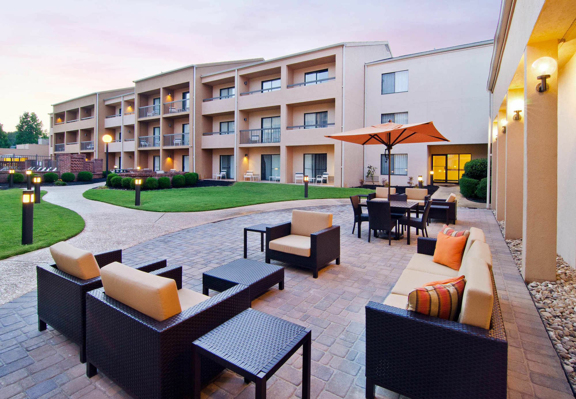 Courtyard By Marriott Huntsville University Drive Exterior photo